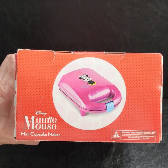 Disney DMG-7 Minnie Mouse Pink Cupcake Maker, Mini Liners & Molds NIB - Picture 2 of 8